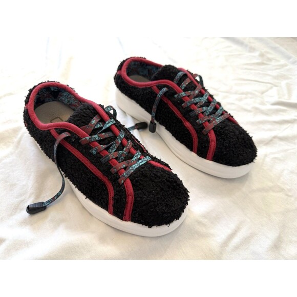Hey Dude Shoes - HEY DUDE Womens Teen Karina Sherpa Sneakers Moonless Sangria Size 5